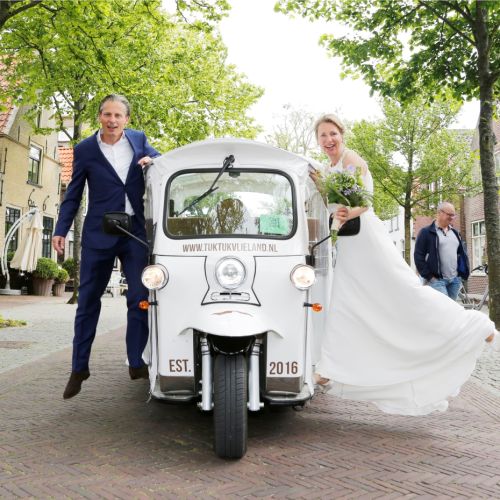 2016-12/1481621529_tuktuk.bruiloft