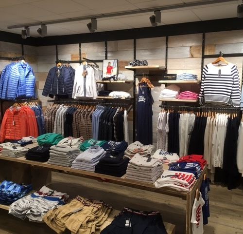 2017-11/1509983286_port-of-vlie-kledingwinkel-vlieland-2