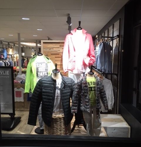 2017-11/port-of-vlie-kledingwinkel-vlieland-4