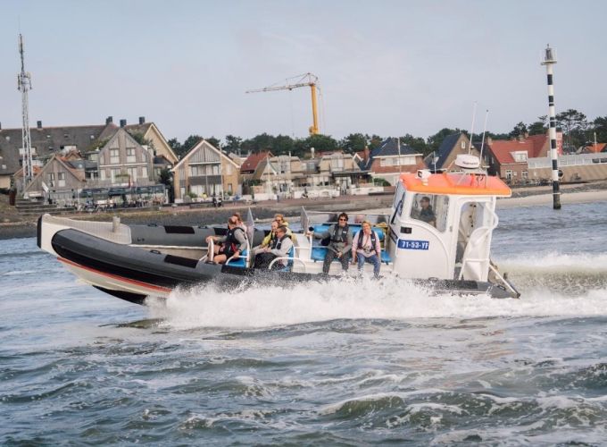 Zeehondentochten Vlieland - Een zeehondentocht met de Geus of Northern Diver is een ware belevenis voor jong en oud!