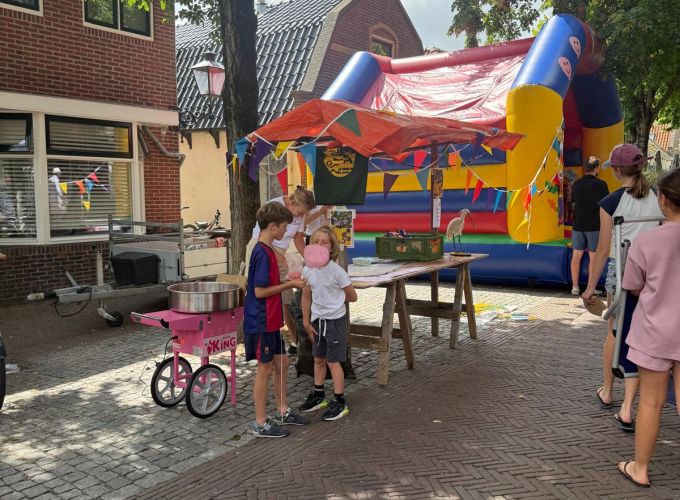 Braderie - Volop gezelligheid in de Dorpsstraat